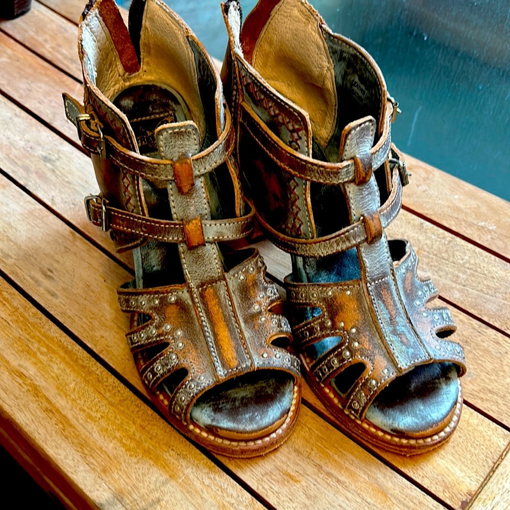 Freebies distressed sandals